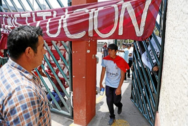 Foto | EFE | LA PATRIA ​​​​​​​La Universidad Nacional Mayor de San Marcos (UNMSM), la más antigua del continente, se convirtió desde la madrugada de ayer en el albergue de los manifestantes antigubernamentales que llegan a la capital desde diversos departamentos del país para la marcha de hoy en Lima.