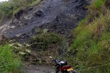 Derrumbe en el sector Alto de Pozo, entre Pácora y Aguadas.