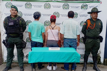 Los tres capturados enfrentan cargos por abigeato.