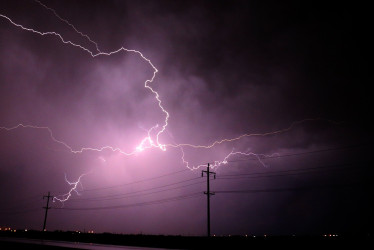 Los polos a tierra y los pararrayos le serán de ayuda para protegerse de las tormentas eléctricas.