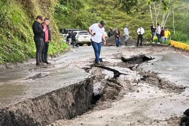 Las grietas en el sector de la vereda La Quiebra, entre Manzanares y Marquetalia. 