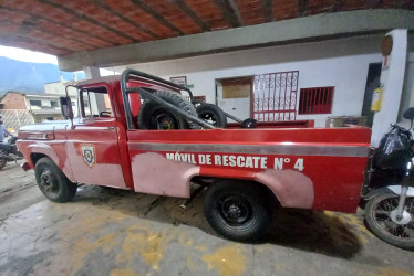 La camioneta de rescate del Cuerpo de Bomberos de Supía es modelo 1960 y no cuenta con documentos, por lo que no puede operar.