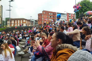 Buena parte de la silletería del teatrino del parque Ernesto Gutiérrez, de Manizales, se llenó para ver a La Granja de Zenón.