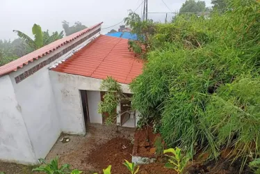  El derrumbe sobre la escuela de la vereda El Madroño, de Belalcázar. 