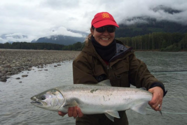 Ella es Martha Isabel Ulloa Luján, la hija de caldenses que hoy brilla en el mundo de la pesca deportiva, primero con Inglaterra y ahora con Canadá.