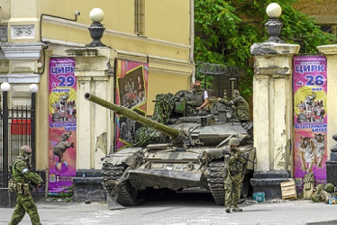 Fotos | Efe | LA PATRIA  Militantes de Wagner ocuparon los cuarteles del distrito militar del sur de Rusia en Rostov.