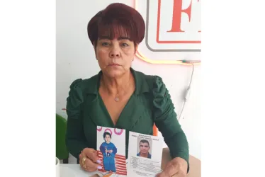 María Goretti Arcila Velásquez anda con la documentación que acredita todo lo que ha hecho para encontrar a su hijo. El hoy desaparecido, el día de la adopción, se llamaba Oswaldo Soto Franco. Ahora su nombre es Daniel Antonio Sánchez Ardila, de 28 años.