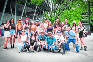 Los estudiantes y docentes del programa de  Comunicación Social de la Universidad Católica Luis Amigó realizan ejercicios prácticos y salidas académicas enfocadas en radio, fotografía y televisión.