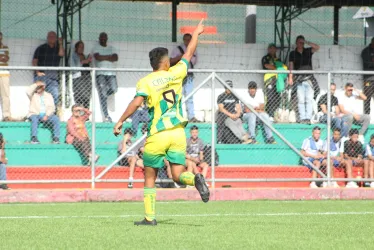 Celebración de uno de los tres goles con los que la Selección Caldas ganó en su debut en la Final Nacional Sub-19 de Fútbol en Manizales.