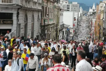 La marcha llegó al mediodía a la Plaza de Bolivar. Así se vio por la carrera 22.