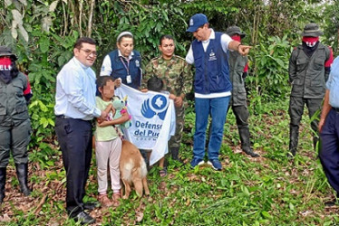 El presidente colombiano, Gustavo Petro, publicó una fotografía en sus redes sociales de la liberación, en la que se ve a la sargento y sus dos hijos, acompañados por representantes de la Defensoría del Pueblo y la Iglesia católica, rodeados por guerrilleros del Eln.