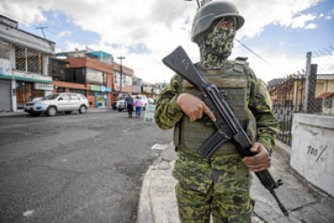 Foto | EFE | LA PATRIA En Ecuador las campañas para las elecciones generales extraordinarias se centran en combatir la inseguridad.