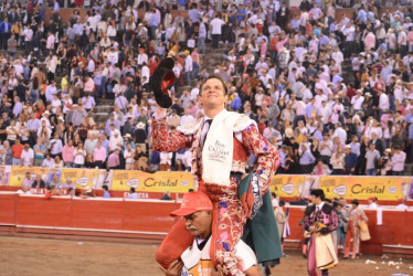 El diestro español Julián López "El Juli", en una de sus 15 salidas por la Puerta Grande de la Plaza de Toros de Manizales. 