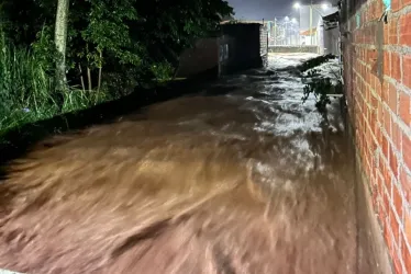 Así se vio Supía en la noche del miércoles luego del desbordamiento de la Quebrada Rapao.