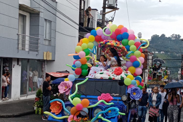 Ayer, ni la lluvia pudo opacar el desfile en Villamaría.