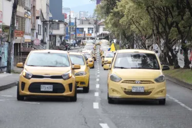 Fotos | Luis Fernando Trejos | LA PATRIA  Marcha de taxista por la Avenida Santander.