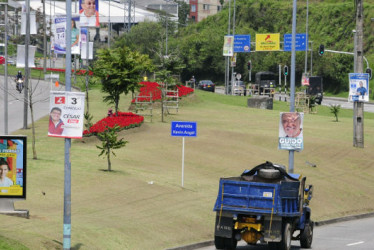 Así se veía el sector cercano a la Glorieta San Rafael, invadido de publicidad política, hace cuatro años. Ahora esta zona hace parte de los sectores en los que se prohíbe instalar propaganda electoral.