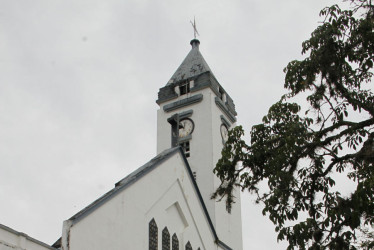 El templo de la Inmaculada Concepción de María es la construcción más representativa del parque principal de Viterbo.