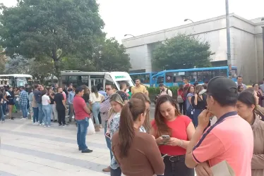 Evacuación en el edificio Capitalia de Manizales. 