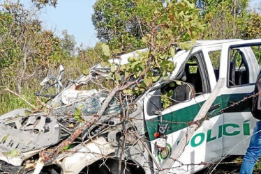 Foto / @Buritica_news / LA PATRIA  El ataque se presentó en la vía de fuente de Oro a Puerto Lleras sur del Meta. 