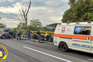 El sitio donde se registró el accidente en la vía Manizales-Chinchiná.