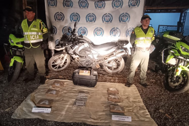 El motociclista huyó, pero en un plan candado lograron decomisar la carga y la moto en la que se movilizaba.