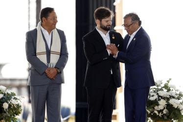 Los presidentes de Bolivia, Luis Arce; Chile, Gabriel Boric; y Colombia, Gustavo Petro, participaron ayer en el acto ciudadano en conmemoración de los 50 años del golpe de Estado contra el Gobierno democrático de Salvador Allende, en el Palacio de La Moneda en Santiago (Chile).