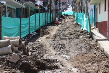 En la calle tercera ya fue modernizado el alcantarillado, falta la parte correspondiente a la pavimentación.