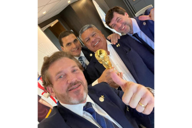 De izquierda a derecha, Alejandro Domínguez, presidente de la Conmebol; Robert Harrison, presidente de la Asociación Paraguaya de Fútbol; Claudio Fabián 'Chiqui' Tapia, presidente de la Asociación Argentina de Fútbol, e Ignacio Alonso Labat, presidente de la Asociación Uruguaya de Fútbol.