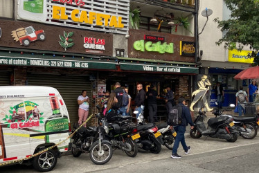 Allanamiento al videobar El Cafetal, a un lado del parque de La Mujer en Manizales. 