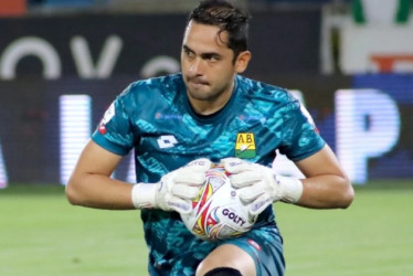 Dos jugadores y un miembro del cuerpo técnico reforzarán el equipo de cara al próximo año. En la foto, el nuevo portero blanco, James Aguirre.