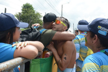 El triatlonista caldense Juan José Giraldo llegó en tercer lugar a la meta en Chinchiná. El oro se lo quedó Valle del Cauca y la plata fue para Bogotá.