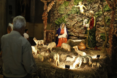 La Catedral Basílica de Nuestra Señora del Rosario, en Manizales, presenta un pesebre sencillo y a la vez majestuoso con figuras muy realistas, en el que se ven la Virgen María, San José y un pastor rodeado de ovejas que lo hacen resaltar en la edificación.