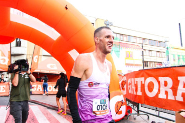 El atleta manizaleño Carlos Mario Patiño llegó como favorito a la categoría élite y logró el primer puesto en la carrera.