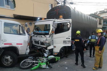 El accidente ocurrió en la tarde de este lunes. Búsqueda y Rescate atendió a dos lesionados.