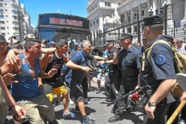 Las manifestaciones se realizaron en medio de un fuerte despliegue policial.