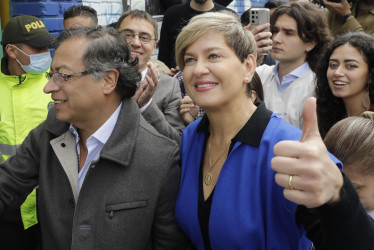 Verónica Alcocer junto a su esposo, el presidente Gustavo Petro.