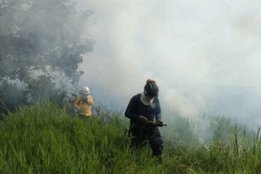 La conflagración se originó en la vereda El Retiro. El Cuerpo de Bomberos Voluntarios de Anserma extinguió las llamas.