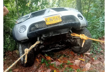 Los dos ocupantes de la camioneta accidentada resultaron ilesos.