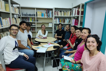 El club de lectura que se realiza en la biblioteca de la Alianza Francesa.