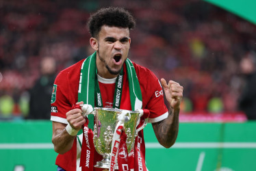 Luis Díaz celebrando su título con el Liverpool. 