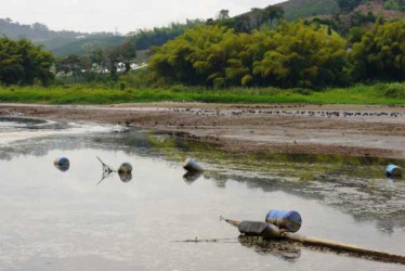  Así se ve el dragado en Lago Cameguadua.