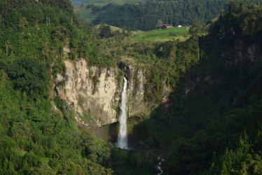 Cascada Molinos en Villamaría (Caldas)