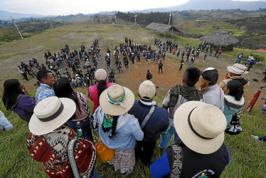 Los indígenas que se encontraban en Cali donde se reunieron con el presidente, Gustavo Petro, regresaban a sus territorios cuando fueron atacados por disidentes de las Farc.