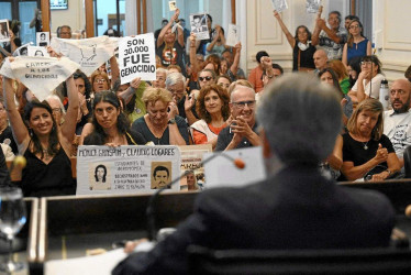 Foto | @danyvilar | LA PATRIA  Sobrevivientes y familiares de las víctimas celebraron el fallo. 