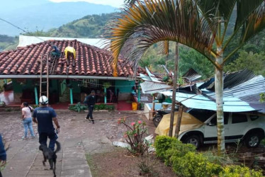 Así quedaron algunas viviendas de la vereda Alto Obispo de Supía tras el vendaval. 