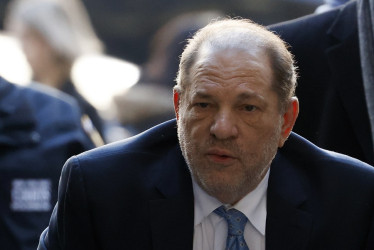 El juicio de Weinstein abrió la espita a un movimiento estadounidense, luego mundial, bautizado como #MeToo, y que consistió en testimonios públicos de mujeres que aseguraban haber sido víctimas de abusos sexuales en entornos de trabajo.