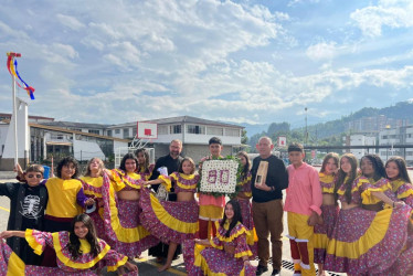 Ayer la comunidad educativa celebró con presentaciones culturales.