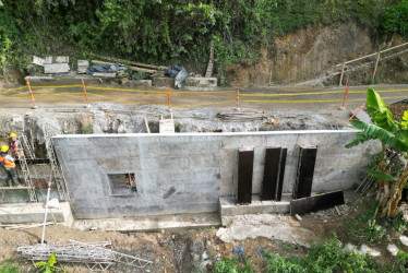 Entre las obras está la adecuación de muros de contención en la vía Salamina-Pácora.