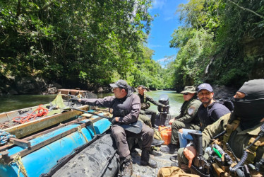 Operativo de la Policía en el río La Miel, en Victoria (Caldas).